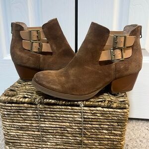 Korks tan suede booties. Size 7
